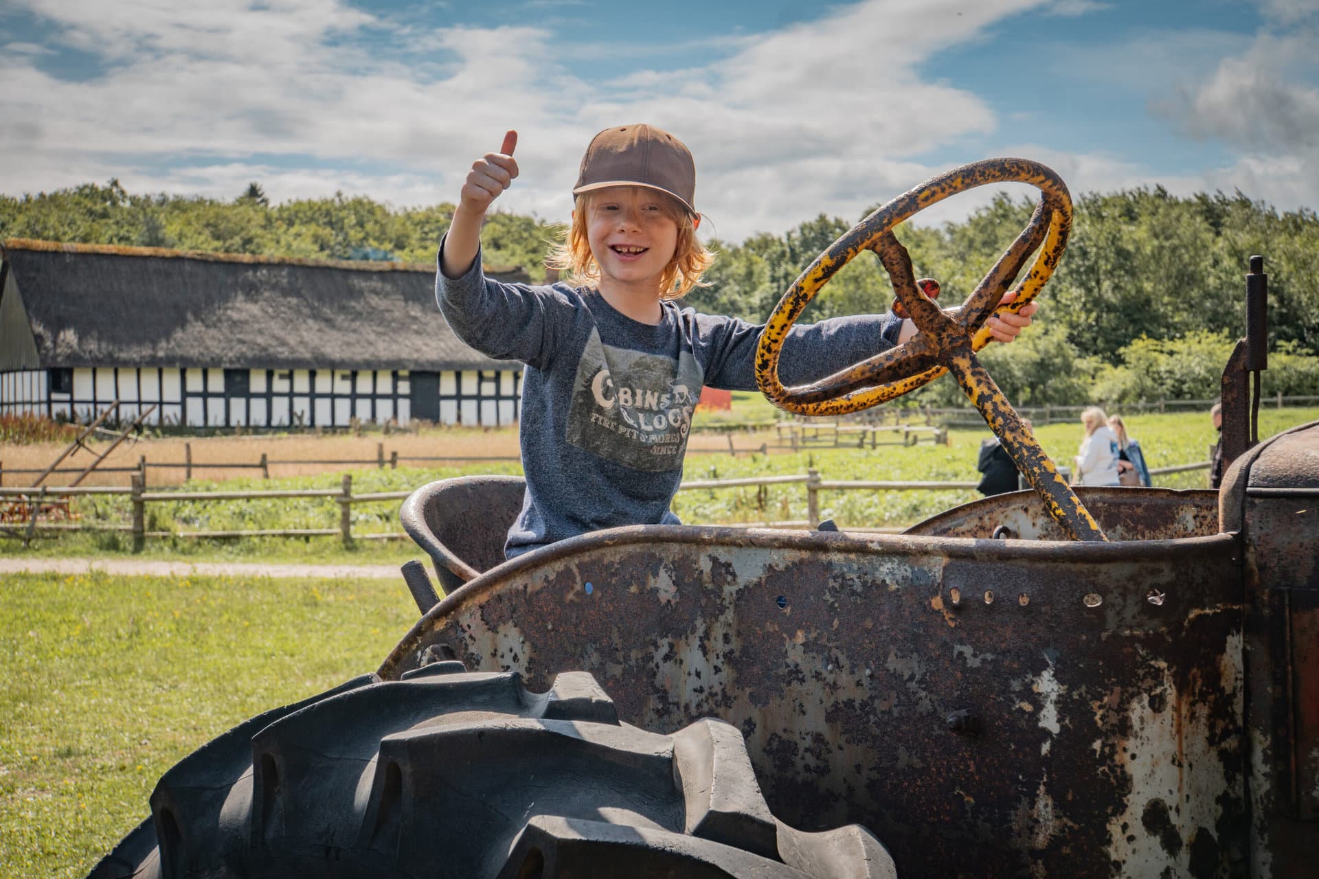 Oplev veteran-traktorer på Hjerl Hede, hvor der er hestekræfter under hjelmen, som kan tryllebinde både små og store.