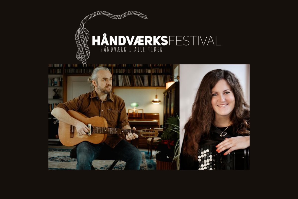 Mette Kathrine & Martin spiller på Hjerl Hede til Håndværksfestival 2024.